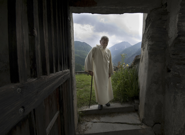 Padre Sergio. Monaco benedettino, vive a 1.548 metri in Val Maira